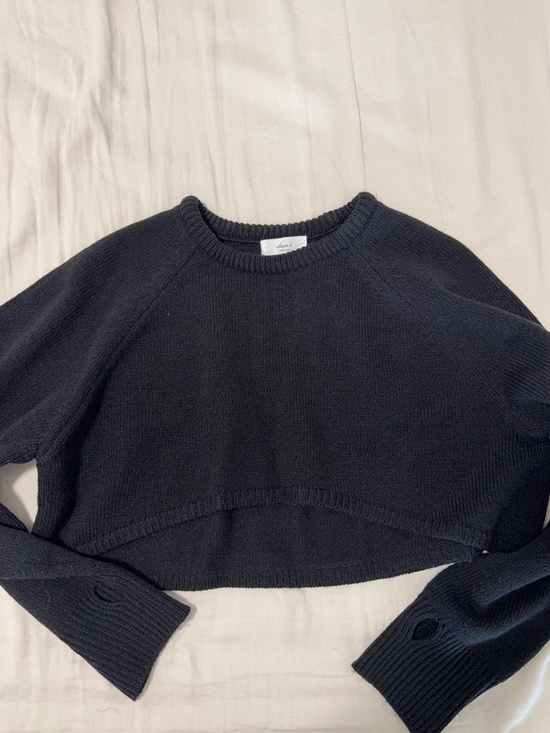Sweaters - black crop knit long sleeve